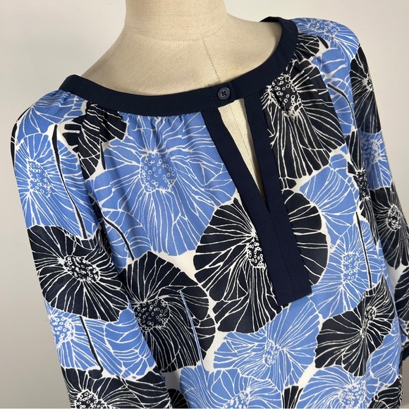 ❤️ Banana Republic Blue and Black Floral Blouse Size M - Picture 3 of 6